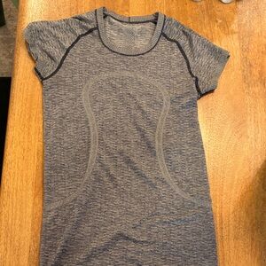 Lulu Lemon Women's Heather Gray Athletic Top